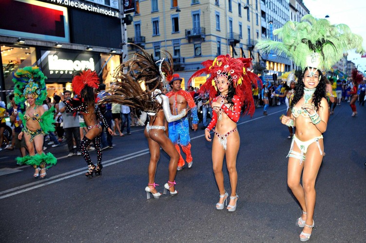 Piękne panie kochają piłkę nożna. Na mundialu ich nie brakuje