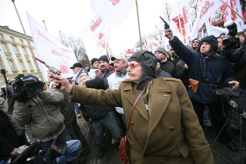 Zbrojeniówka wyszła na ulicę