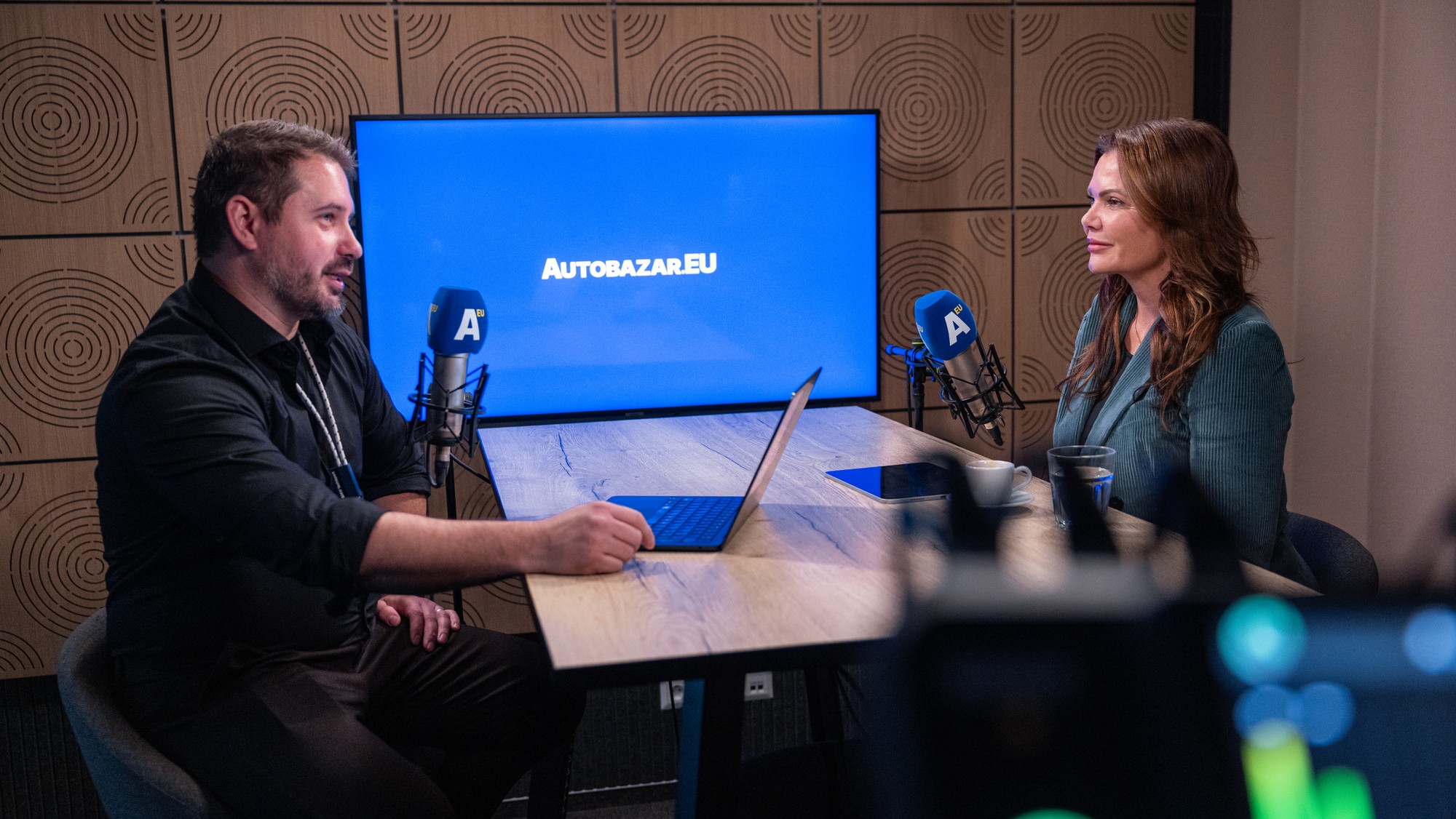 Karolína Topolová v podcastovom štúdiu Autobazar.EU 