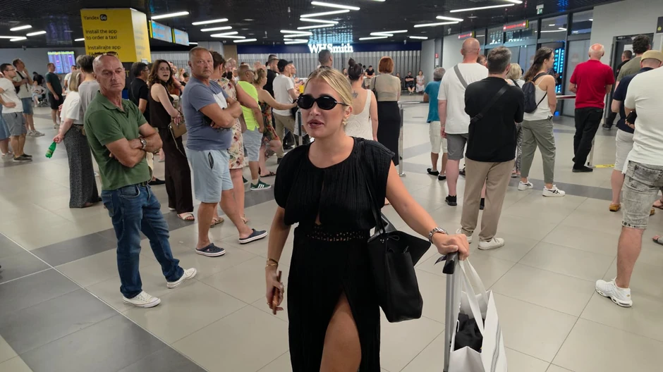 Milica Jokić na aerodromu 