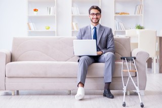 Ubezpieczenie z etatu nie zapewni świadczeń za wypadek w trakcie prowadzenia firmy