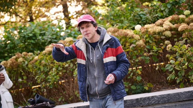 jesse eisenberg vese adomány