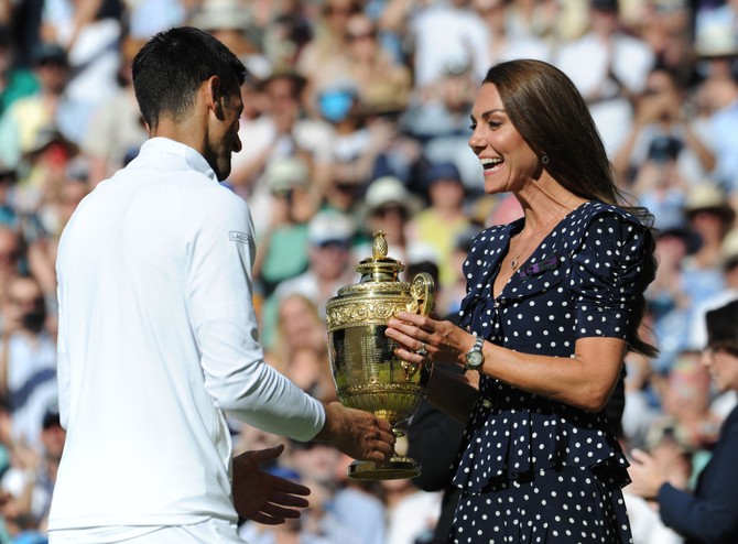 Kejt Mildton i Novak Đoković  2022. na Vimbldonu