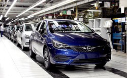 Opel Astra z Gliwic z ostatnim rekordem. Koncern otwiera nową fabrykę