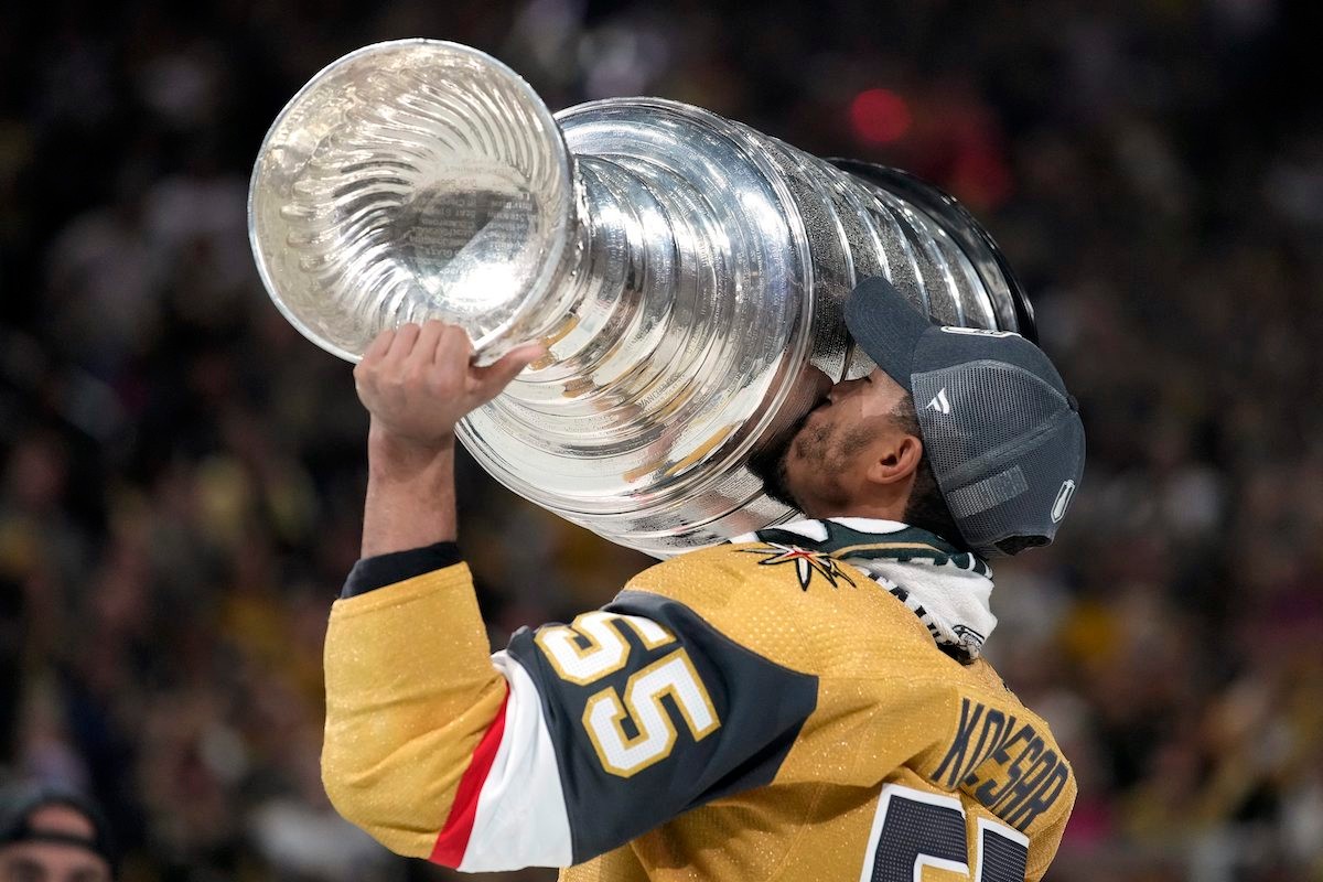 NHL finále: Vegas Golden Knights - Florida Panthers.