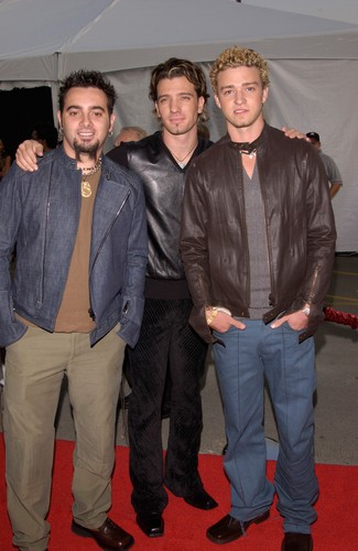 Z kolegami z *N SYNC na gali American Music Awards w 2002 roku