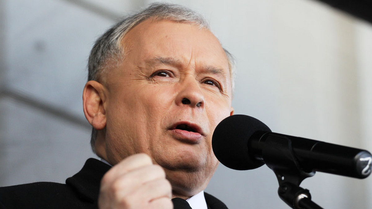 Pod tytułem "Równy facet i dziwak" Jan Puhl na łamach "Spiegla" analizuje, dlaczego są małe szanse, by Jarosław Kaczyński powtórzył sukces Andrzeja Dudy w następnych wyborach.