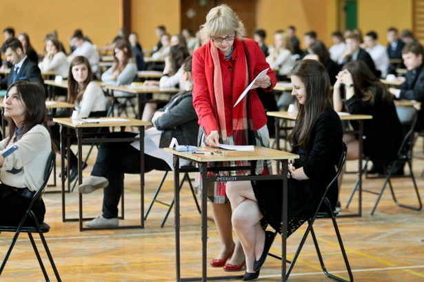 Ostatnia runda już za nimi. Gimnazjaliści zdawali egzamin z języka obcego. ARKUSZE