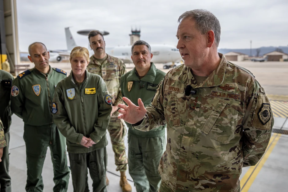 General Džejms B. Heker