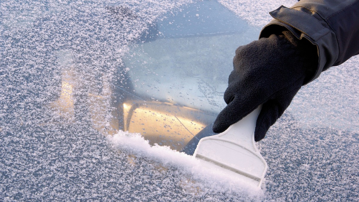 Instytut Meteorologii i Gospodarki Wodnej wydał w sobotę wieczorem ostrzeżenia pierwszego stopnia przed oblodzeniem dla 18 powiatów w województwach podlaskim i warmińsko-mazurskim. IMGW prognozuje tam zamarzanie nawierzchni dróg i chodników.