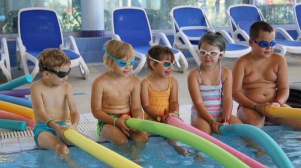 AquaFerie to również zajęcia ogólnorozwojowe dla dzieci oraz atrakcje tematyczne: dzień piracki, dzień sportowy, tajemnice podwodnego świata, zimowa przygoda i dzień niespodzianek. 