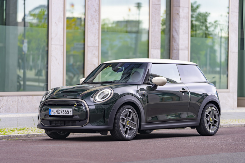 Auta małe – Mini Cooper SE – w sprzedaży od 2020 r.