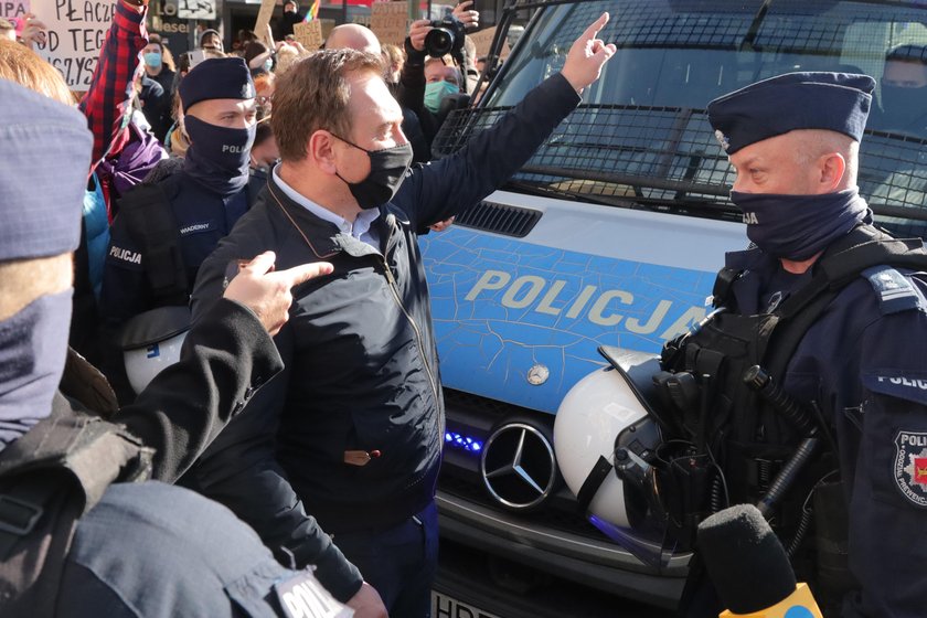 Czarny protest w Łodzi przed PiS i katedrą