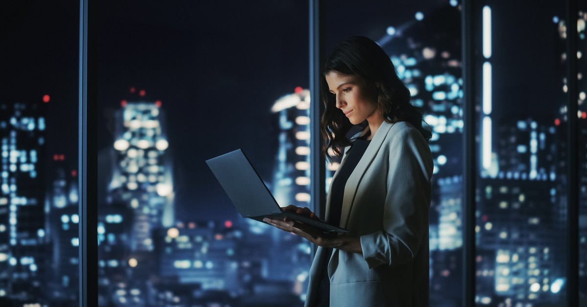 Więcej pieniędzy za tę jedną noc! Kto dostanie dodatkowe, podwójnie płatne godziny pracy jeszcze w październiku 2025?