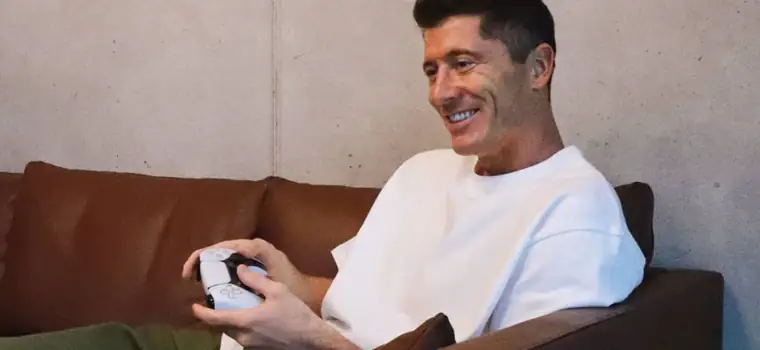 Lewandowski najwyraźniej ma już PlayStation 5... lub przynajmniej pada DualSense