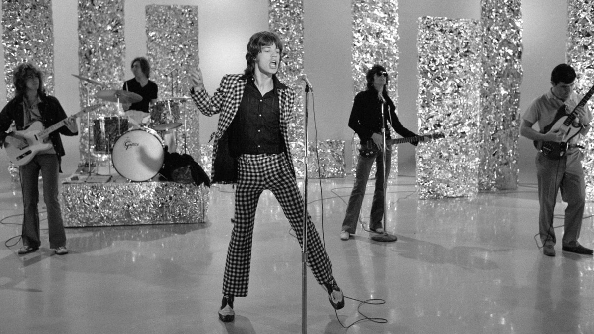 Twórczość żadnej grupy rockowej nie miała takiej ciągłości i w żadnej nie przeglądał się tak wiele razy rewolucyjny duch czasu. I choć bohaterowie tej niekończącej się rockowej insurekcji wyglądają jak emeryci, piosenki The Rolling Stones mogą wciąż robić za katalog grzechów głównych.