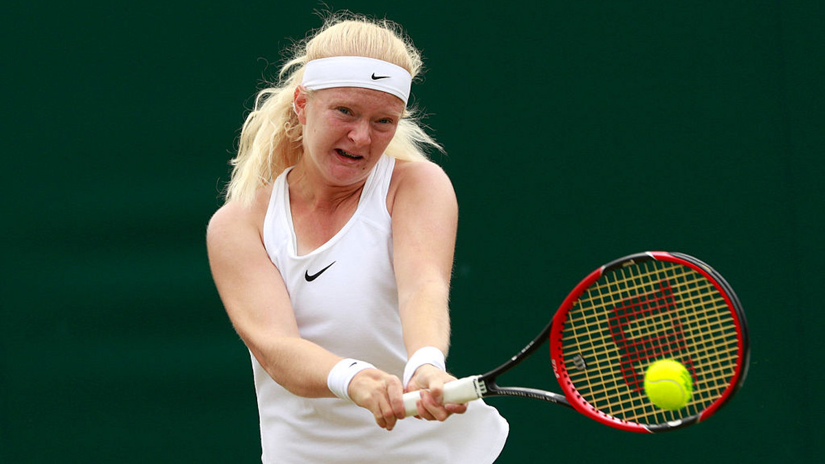 Francesca Jones z pozoru wydaje się normalną młodą zawodniczką, która walczyła o wygraną w juniorskim turnieju na Wimbledonie. Jednak ta 15-latka od urodzenia ma trzy palce u obu rąk. Nie przeszkadza jej to spełniać swoich marzeń.