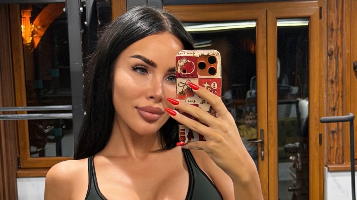 U INAT MAJI I STANIJI! Aleksandra Subotić pokazala kakva je mačka u helankama i topu, A STOMAK ZATEGNUT KAO STRUNA: Spominju joj muža, a ona im zapušila usta