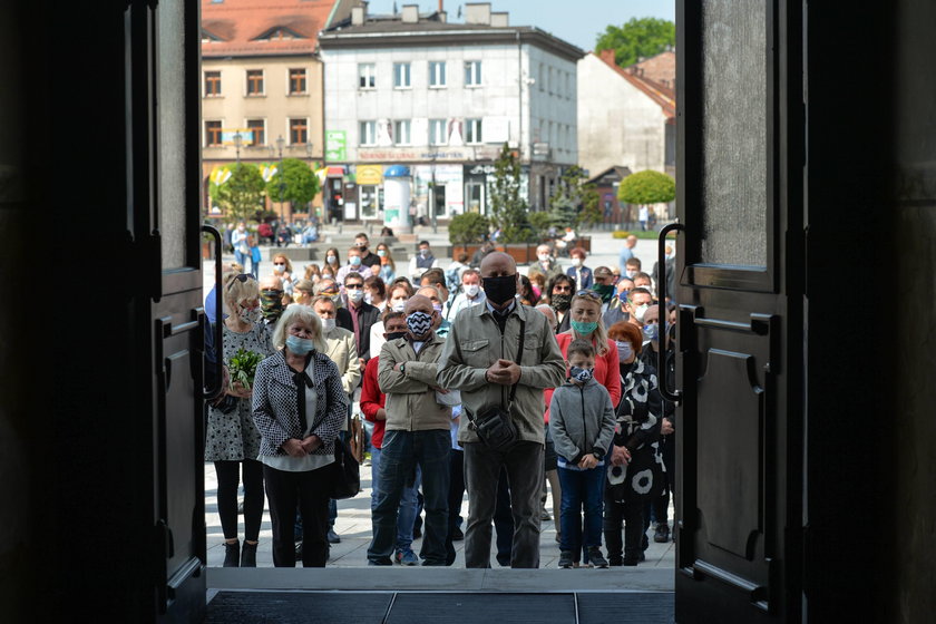 Urodziny Jana Pawła II. Wierni zapomnieli o zasadach bezpieczeństwa