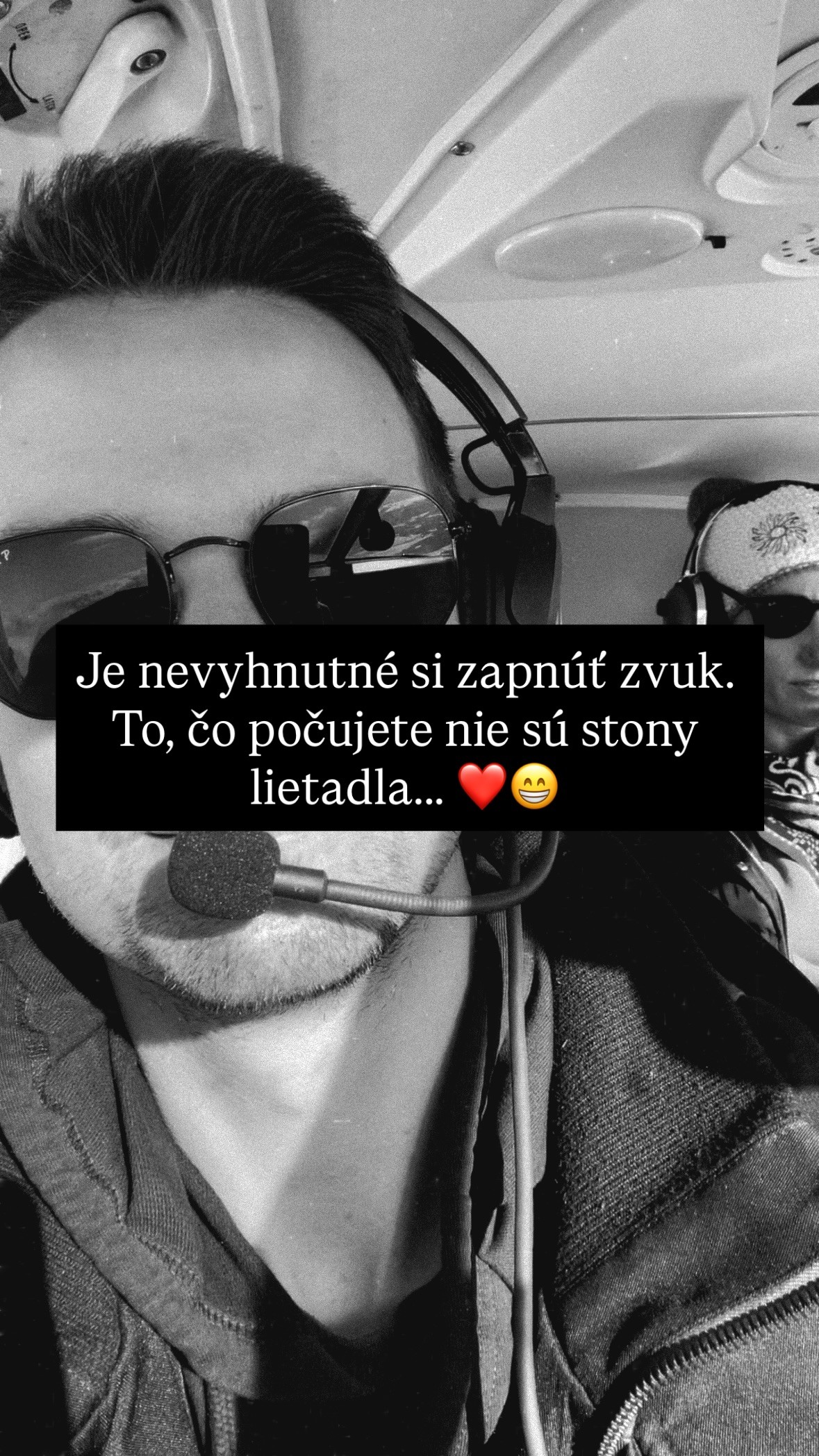 Pilot a moderátor Viktor Vincze.
