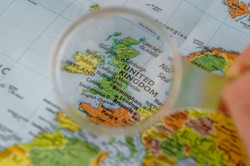 Awaria łodzi z nielegalnymi imigrantami na kanale La Manche