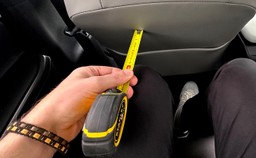 wziąłem miarkę do nowej toyoty c-hr+. szczerze? rav4 ma się czego bać