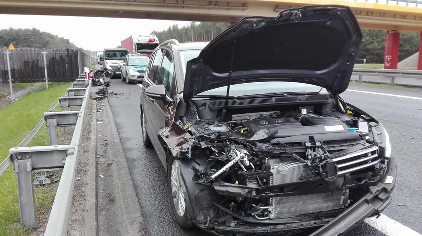 Poważny wypadek na S3 pod Zieloną Górą. Zderzył się motocykl i dwie osobówki