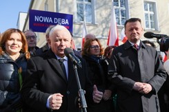 Protest PiS przed prokuraturą. Grzmią w sprawie Błaszczaka: Działanie antypolskie