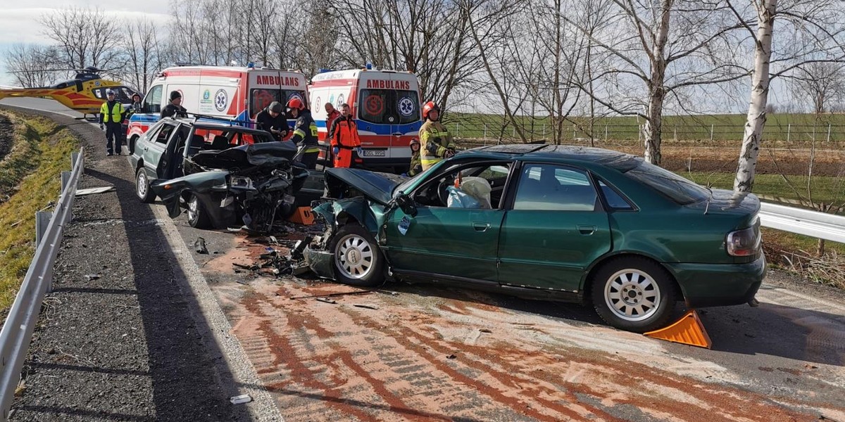 Makabryczny wypadek. 4 osoby ranne. Dwa śmigłowce w akcji