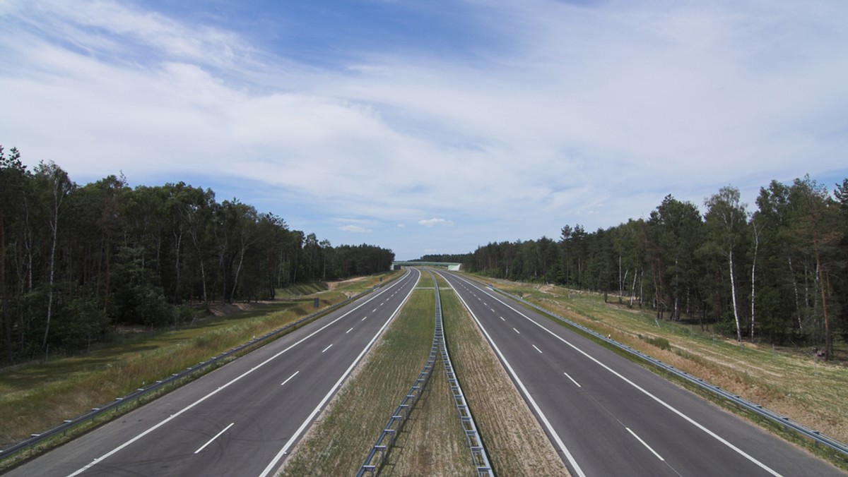 Kierowcy mogą już korzystać z obwodnicy Brzozowa (Podkarpackie). Dzisiaj uroczyście oddano do użytku prawie 3,5-kilometrową trasę, dzięki której łatwiej będzie dojechać w Bieszczady. Koszt budowy obwodnicy to prawie 72 mln zł, część pieniędzy stanowiły środki unijne.