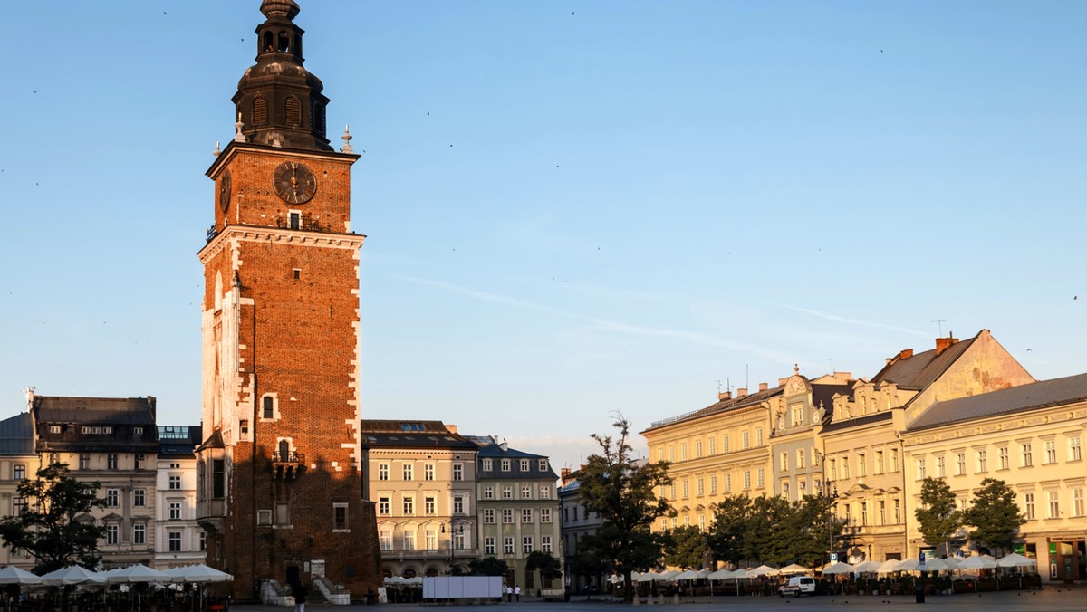 Legendarny Lajkonik, czyli jeździec w stroju tatarskim na koniku, pomimo deszczu wyruszył na ulice Krakowa. Jego harce potrwają kilka godzin; zakończy je wieczorem na Rynku Głównym haraczem odebranym od włodarzy miasta i toastem za pomyślność grodu i jego mieszkańców.