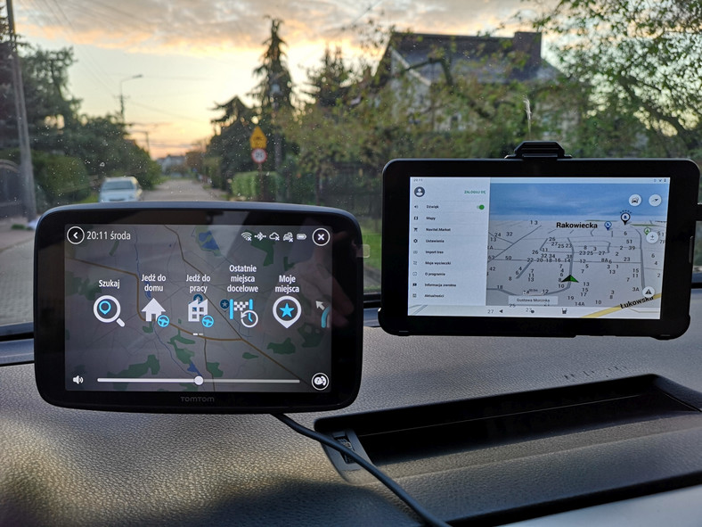 Tablet kontra tradycyjna nawigacja: Navitel T505 Pro i TomTom GO Discover 7