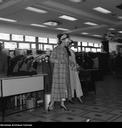 Teksasy, pelisa i śledzik. QUIZ o modzie PRL. Pytanie nr 10 to wyzwanie