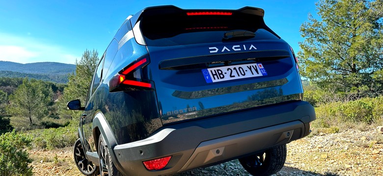13 000 aut sprzedali w ciemno. Nowa Dacia już w Polsce. Cena hitem