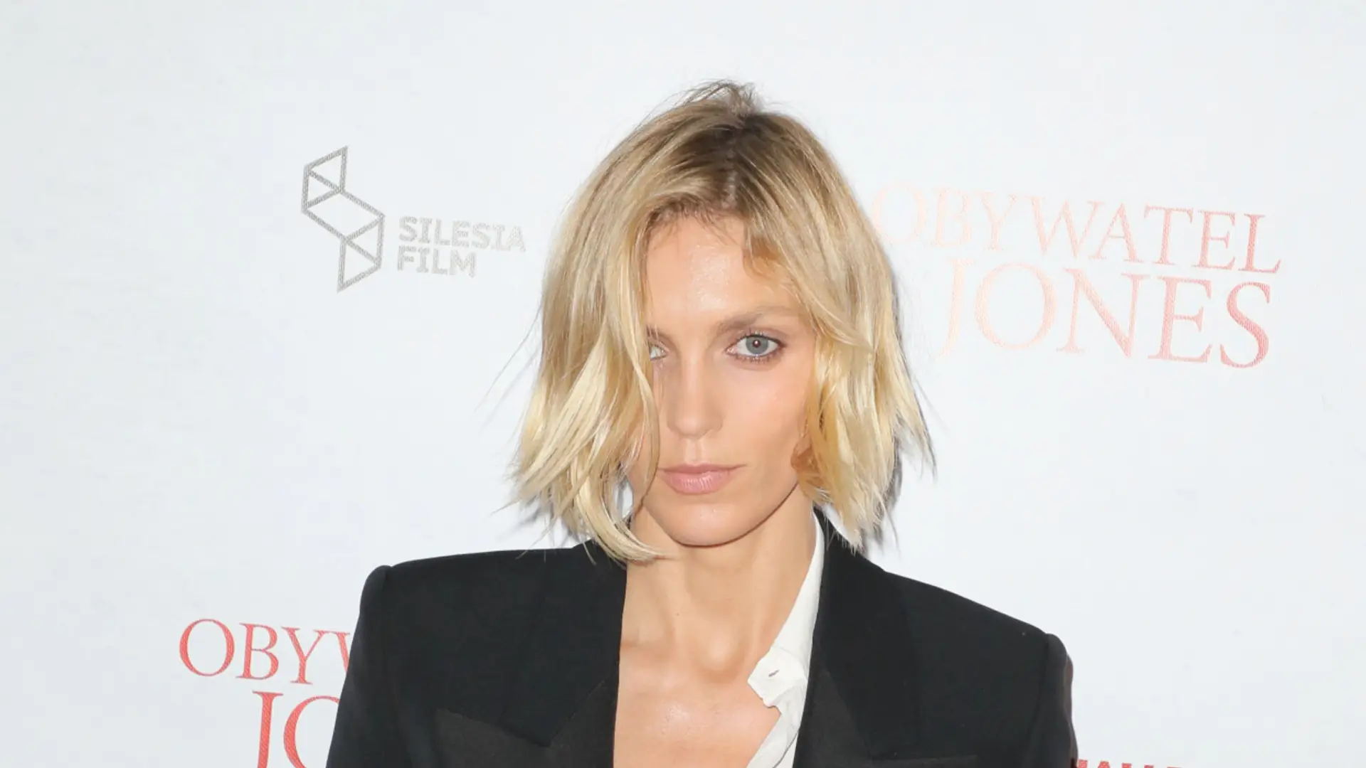 Dzisiaj Tęczowy Piątek. Twarzą akcji supermodelka Anja Rubik