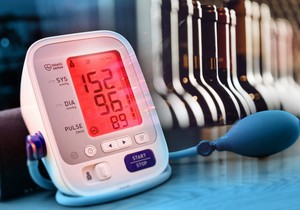 Alkohol deluje kao okidač za fiziološke mehanizme koji su štetni za srce