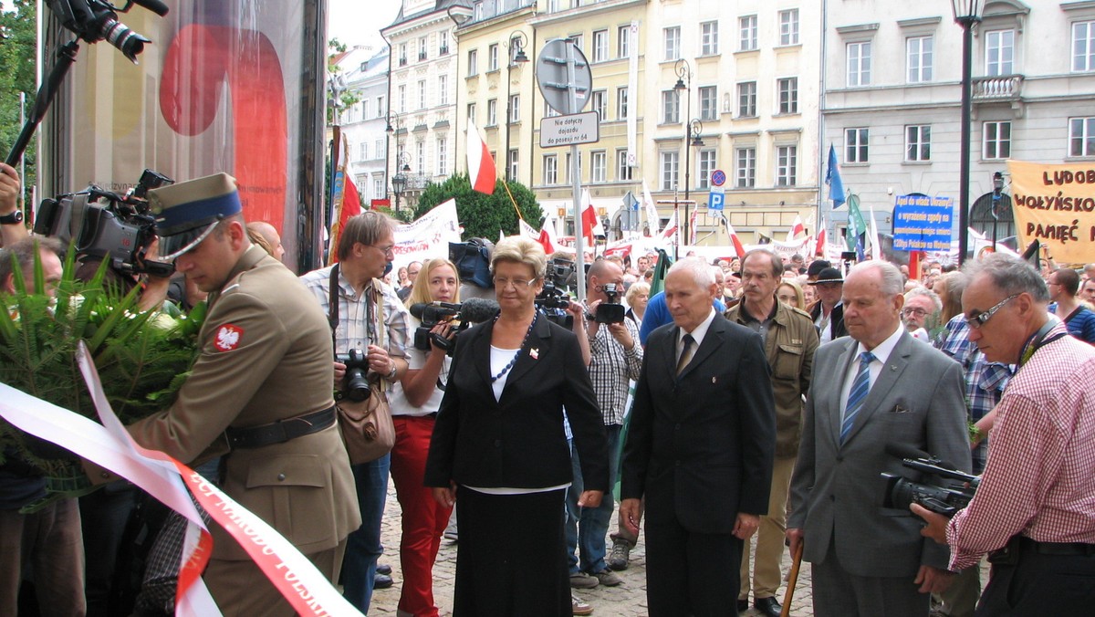 Dziś rano, w wieku 95 lat odszedł na wieczną wartę śp. pułkownik Jan Niewiński, w czasie wojny jeden z obrońców wsi Rybcza na Wołyniu przed bandami UPA, a w czasach obecnych obrońca prawdy o ludobójstwie na Kresach Wschodnich, Przez wiele lat był przewodniczącym Kresowego Ruchu Patriotycznego. Poniżej fragment mojej książki "Personalnik subiektywny", w której dwa lata temu pisałem o Zmarłym