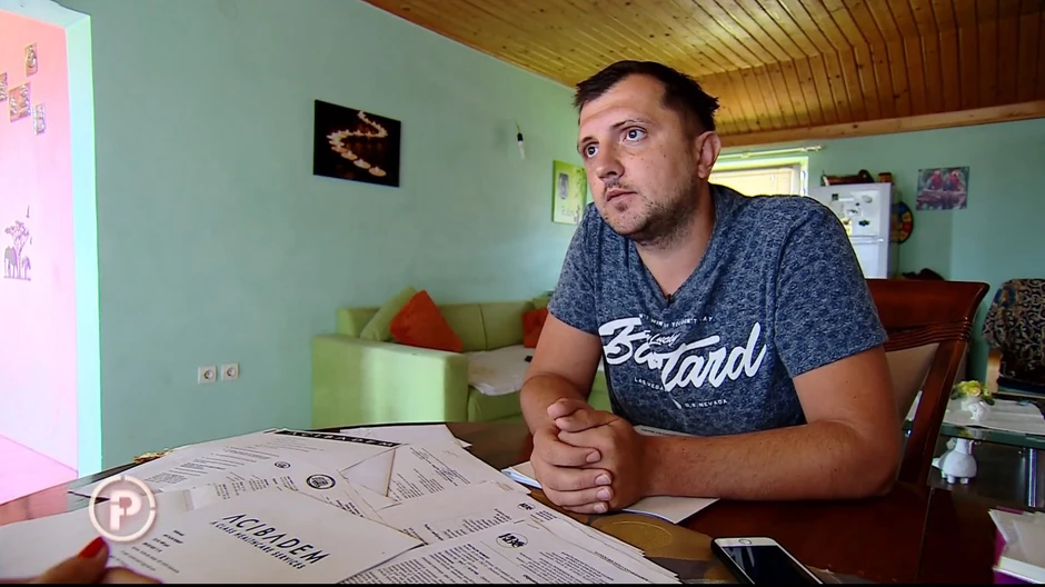 Robert pokazivao svima lažne izveštaje od lekara