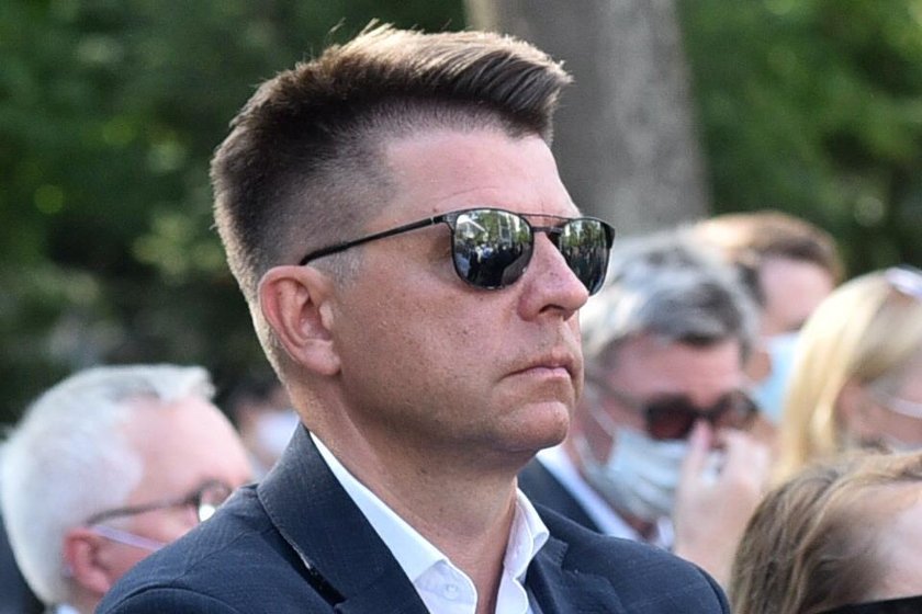 Ryszard Petru przyszedł na pogrzeb bez maseczki