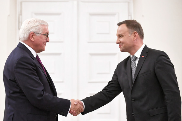 Warszawa, 05.06.2018. Prezydenci Polski Andrzej Duda (P) oraz Niemiec Frank-Walter Steinmeier (L) po konferencji prasowej po spotkaniu w Pałacu Prezydenckim w Warszawie, 5 bm. Prezydent Niemiec Frank-Walter Steinmeier z żoną Elke Buedenbender rozpoczął dwudniową wizytę w Polsce. (nlat) PAP/Marcin Obara