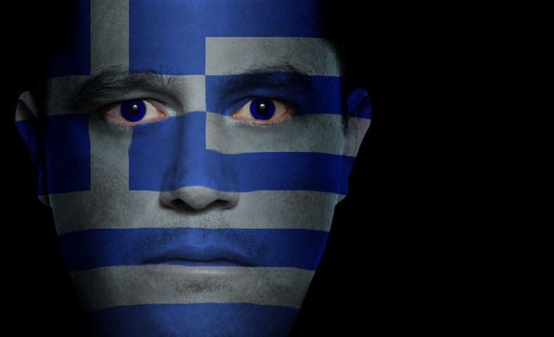 Mężczyzna z twarzą pomalowana w barwy Grecji, fot. Matt Trommer