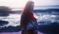 Birdy z delikatnej ptaszyny wyrasta na wspaniałą kobietę [ZDJĘCIA]