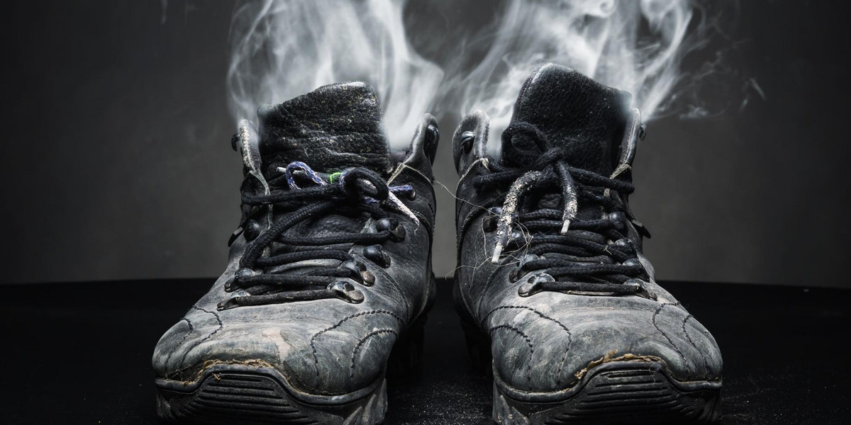 Śmierdzące buty. Jak pozbyć się nieprzyjemnego zapachu obuwia? 