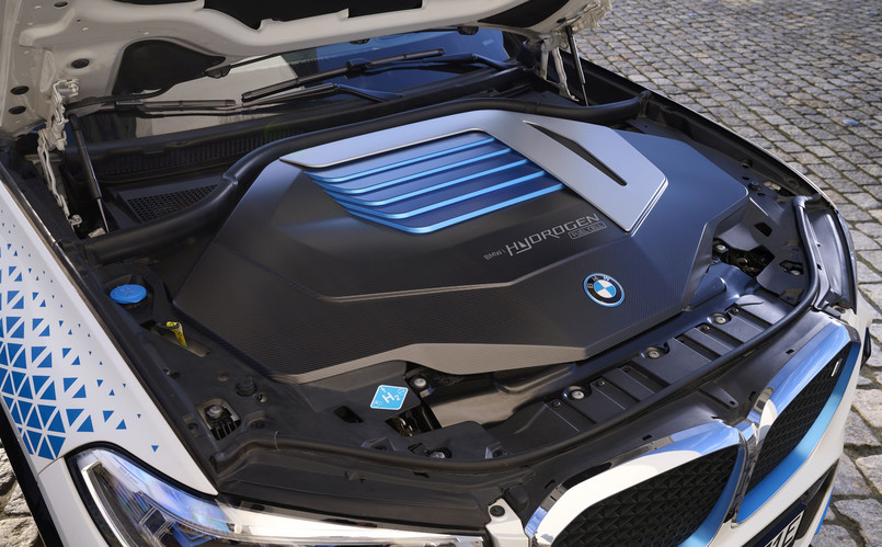 BMW iX5 Hydrogen Fuell Cell