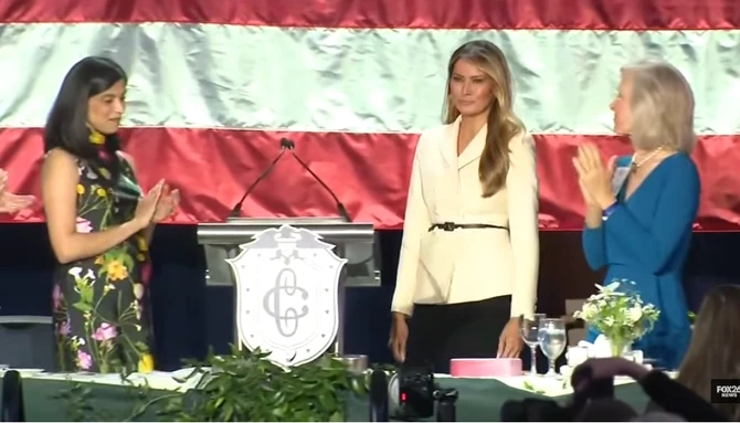 Melanija Tramp oduševila jednostavnim stilom