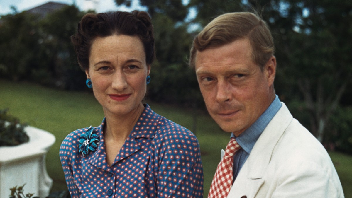 Król Edward VIII zrezygnował dla niej z tronu, a ich głośny romans zmienił historię Wielkiej Brytanii. Ale Wallis Simpson, diuszesa Windsoru, nie została uznana za godną tego, by na jej dawnym londyńskim domu znalazła się niebieska tabliczka pamiątkowa.