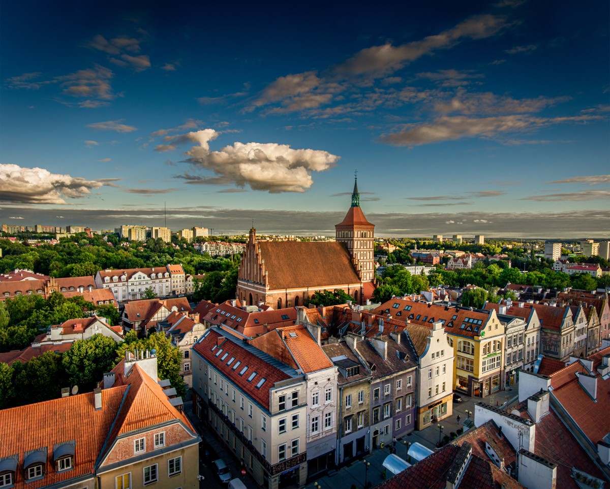 Panorama miasta z widokiem na katedrę w Olsztynie