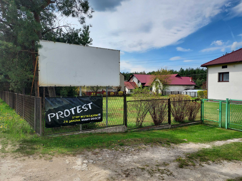 W kilku miejscowościach powiatu chrzanowskiego zawisły banery informujące o proteście