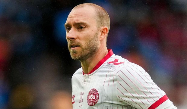 Kristijan Eriksen se srušio na teren tokom Evropskog prvenstva 2021, a potom mu je ugrađen uređaj za rad srca i vratio se fudbalu | Foto: Getty Images