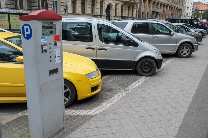 Tylko auta elektryczne mogą parkować w strefie za darmo